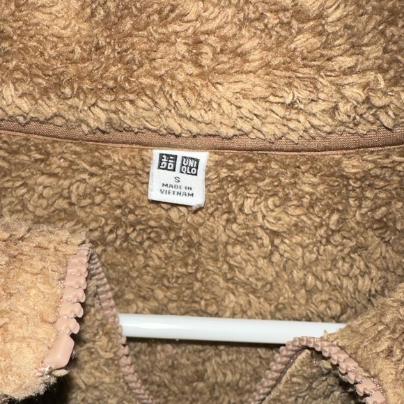 uniqlo dark brown fluffy jacket - Picture 3 of 3